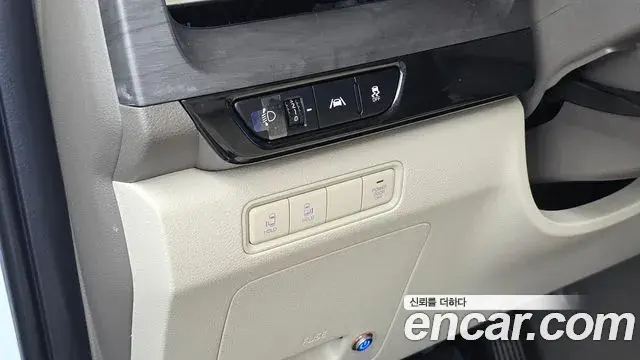 Kia Carnival 2023 — Фото 16/20