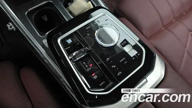 BMW 7 Series 2025 — Фото 9/20