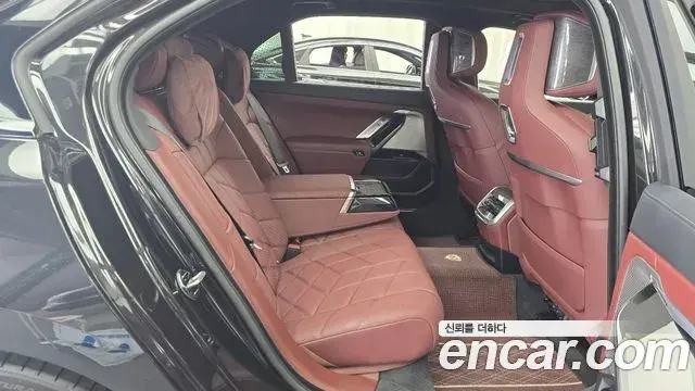 BMW 7 Series 2025 — Фото 11/20