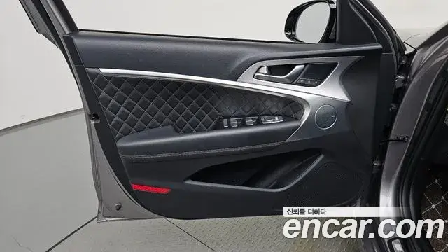 Genesis G70 2019 — Photo 6/37