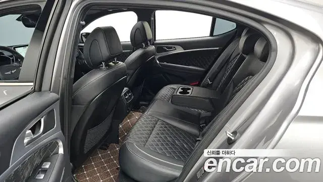 Genesis G70 2019 — Photo 16/37