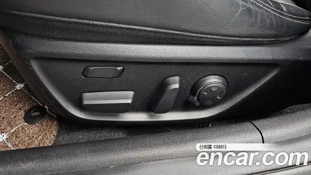 Genesis G70 2019 — Photo 21/37
