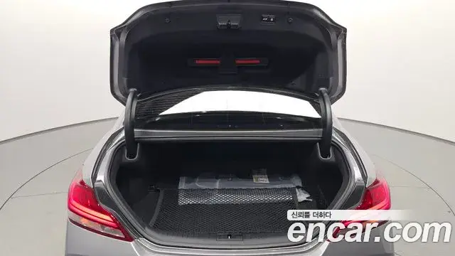 Genesis G70 2019 — Photo 1/37