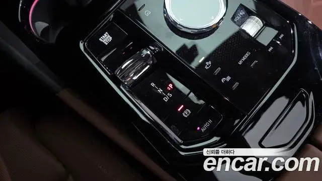 BMW 5 Series 2025 — Фото 9/20