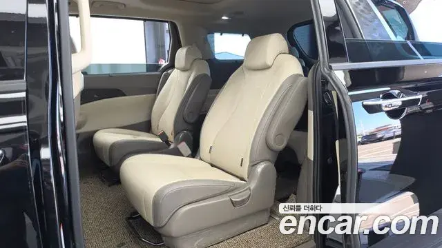 Kia Carnival 2025 — Photo 17/34