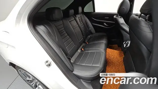 Mercedes-Benz E-Class 2021 — Фото 11/20