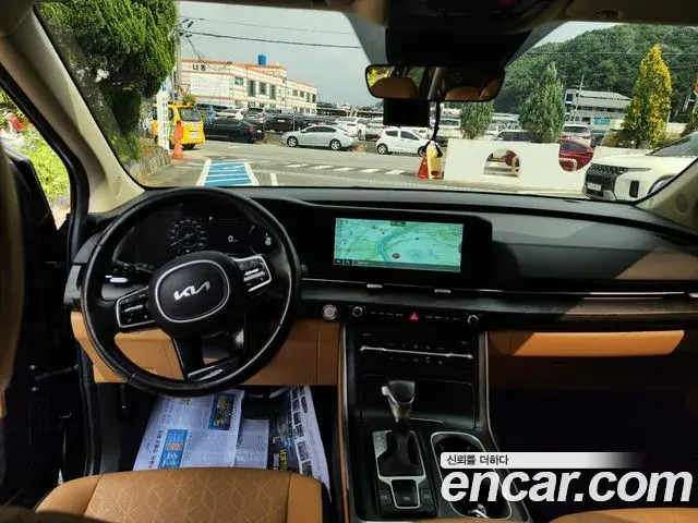Kia Carnival 2023 — Photo 8/20