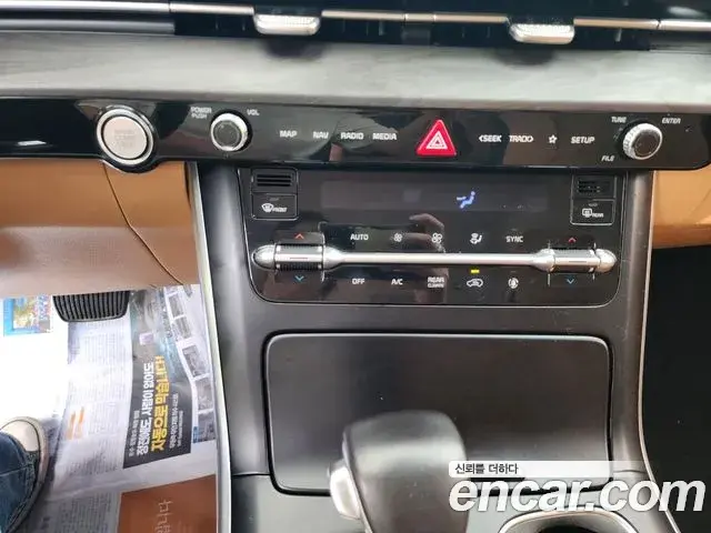 Kia Carnival 2023 — Photo 17/20
