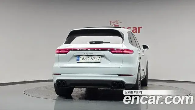 Porsche Cayenne 2022 — Фото 4/20
