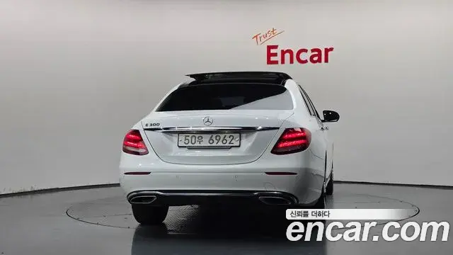 Mercedes-Benz E-Class 2018 — Фото 4/20