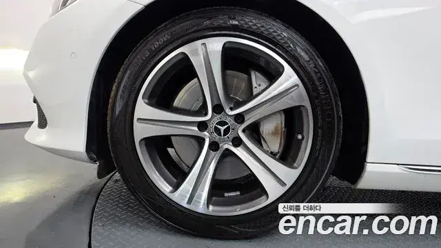 Mercedes-Benz E-Class 2018 — Фото 5/20