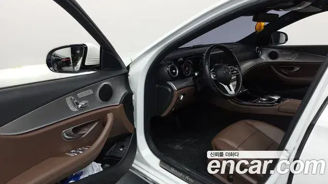Mercedes-Benz E-Class 2018 — Фото 10/20