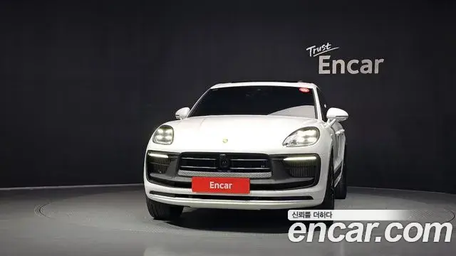 Porsche Macan 2023 — Фото 2/20