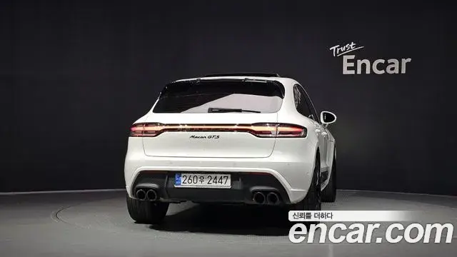 Porsche Macan 2023 — Фото 3/20