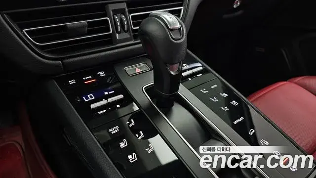 Porsche Macan 2023 — Фото 8/20