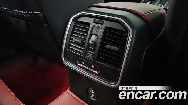 Porsche Macan 2023 — Фото 18/20