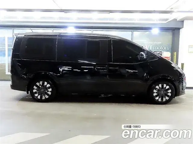 Hyundai Staria 2021 — Фото 2/20