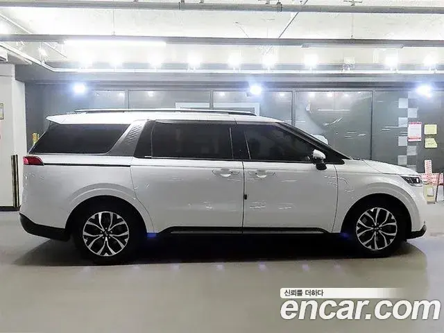 Kia Carnival 2021 — Фото 2/20