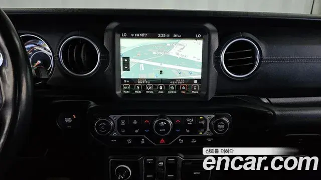 Jeep Wrangler 2021 — Фото 14/20