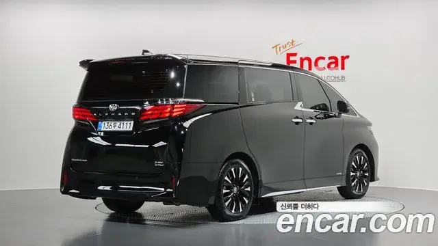 Toyota Alphard 2025 — Фото 2/20