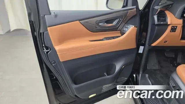 Toyota Alphard 2025 — Photo 5/35