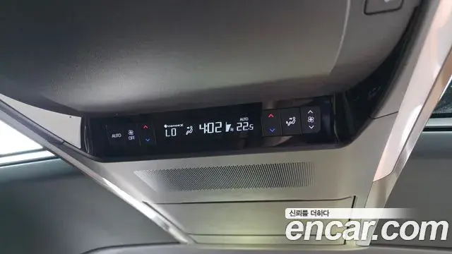 Toyota Alphard 2025 — Photo 6/35
