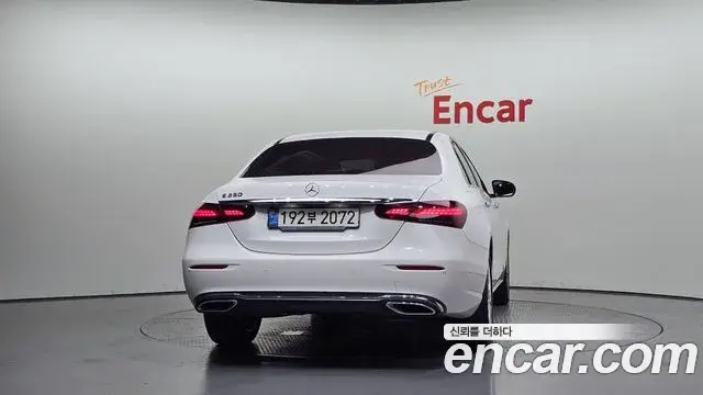 Mercedes-Benz E-Class 2022 — Фото 4/20