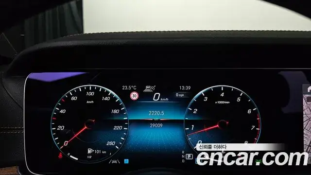 Mercedes-Benz E-Class 2022 — Фото 8/20