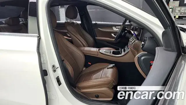 Mercedes-Benz E-Class 2022 — Фото 12/20