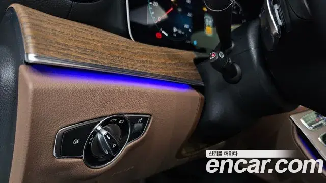 Mercedes-Benz E-Class 2022 — Фото 13/20