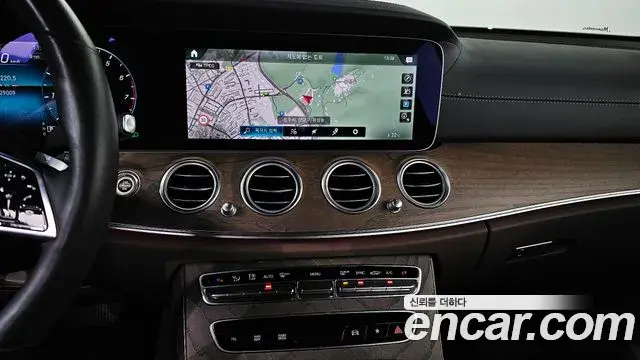 Mercedes-Benz E-Class 2022 — Фото 15/20