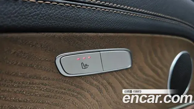 Mercedes-Benz E-Class 2022 — Фото 19/20