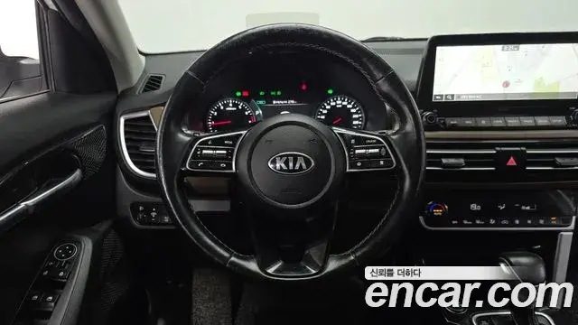 Kia Seltos 2020 — Фото 13/20