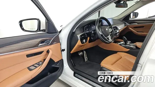 BMW 5 Series 2019 — Фото 10/20