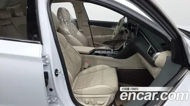 Genesis G70 2018 — Photo 23/32