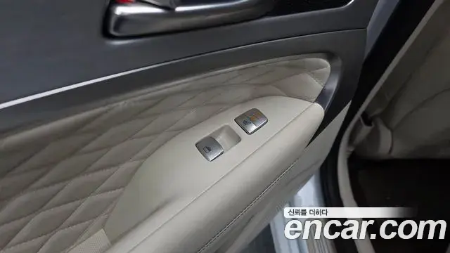 Genesis G70 2018 — Photo 6/32