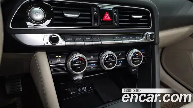 Genesis G70 2018 — Photo 26/32