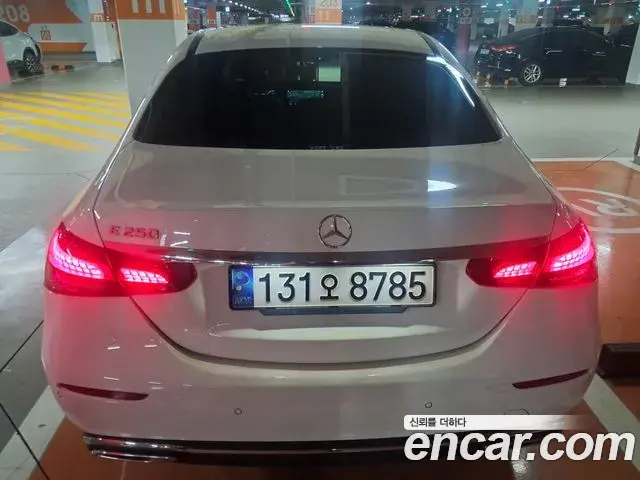 Mercedes-Benz E-Class 2022 — Фото 2/20