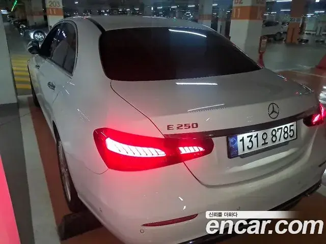 Mercedes-Benz E-Class 2022 — Фото 4/20