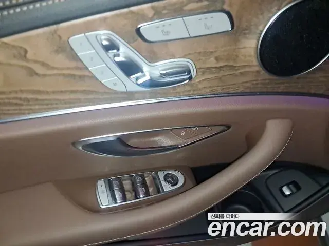 Mercedes-Benz E-Class 2022 — Фото 18/20