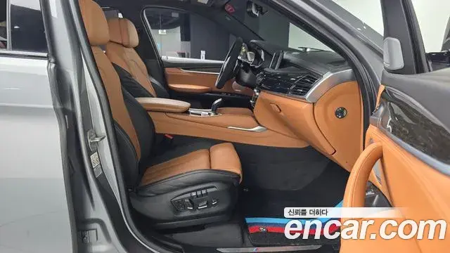 BMW X6 2018 — Фото 11/20