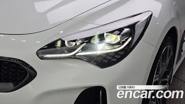 Kia Stinger 2019 — Photo 9/32