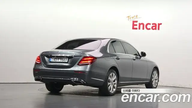 Mercedes-Benz E-Class 2020 — Фото 2/20