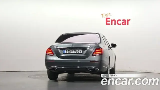 Mercedes-Benz E-Class 2020 — Фото 4/20