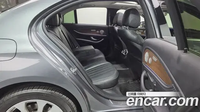 Mercedes-Benz E-Class 2020 — Фото 12/20
