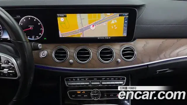 Mercedes-Benz E-Class 2020 — Фото 13/20