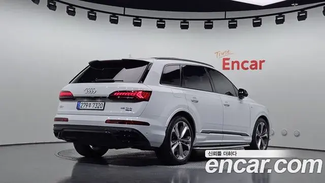 Audi Q7 2022 — Фото 2/20