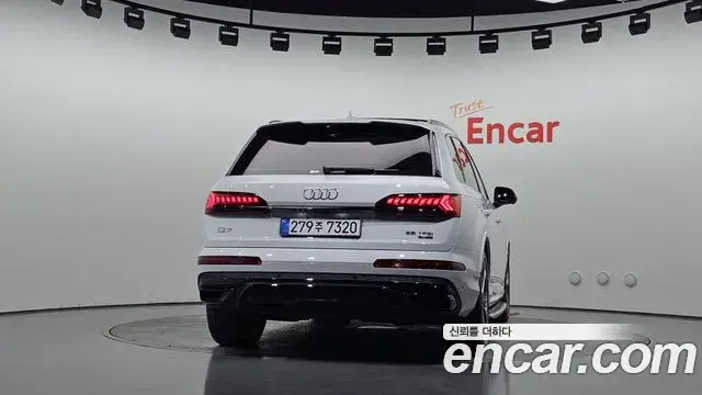 Audi Q7 2022 — Фото 4/20