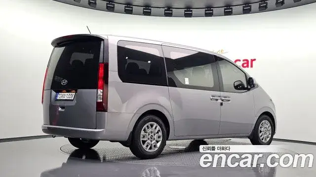 Hyundai Staria 2025 — Фото 2/20