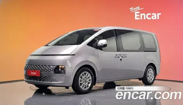 Hyundai Staria 2025 — Фото 1/20